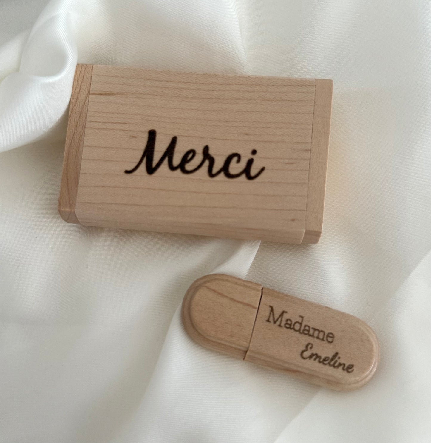 Boîte + clé USB 64GB