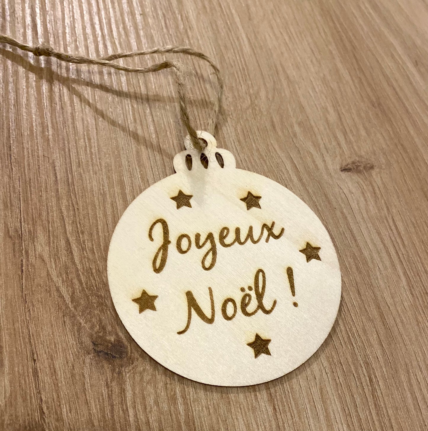 Boule de Noël en bois personnalisée