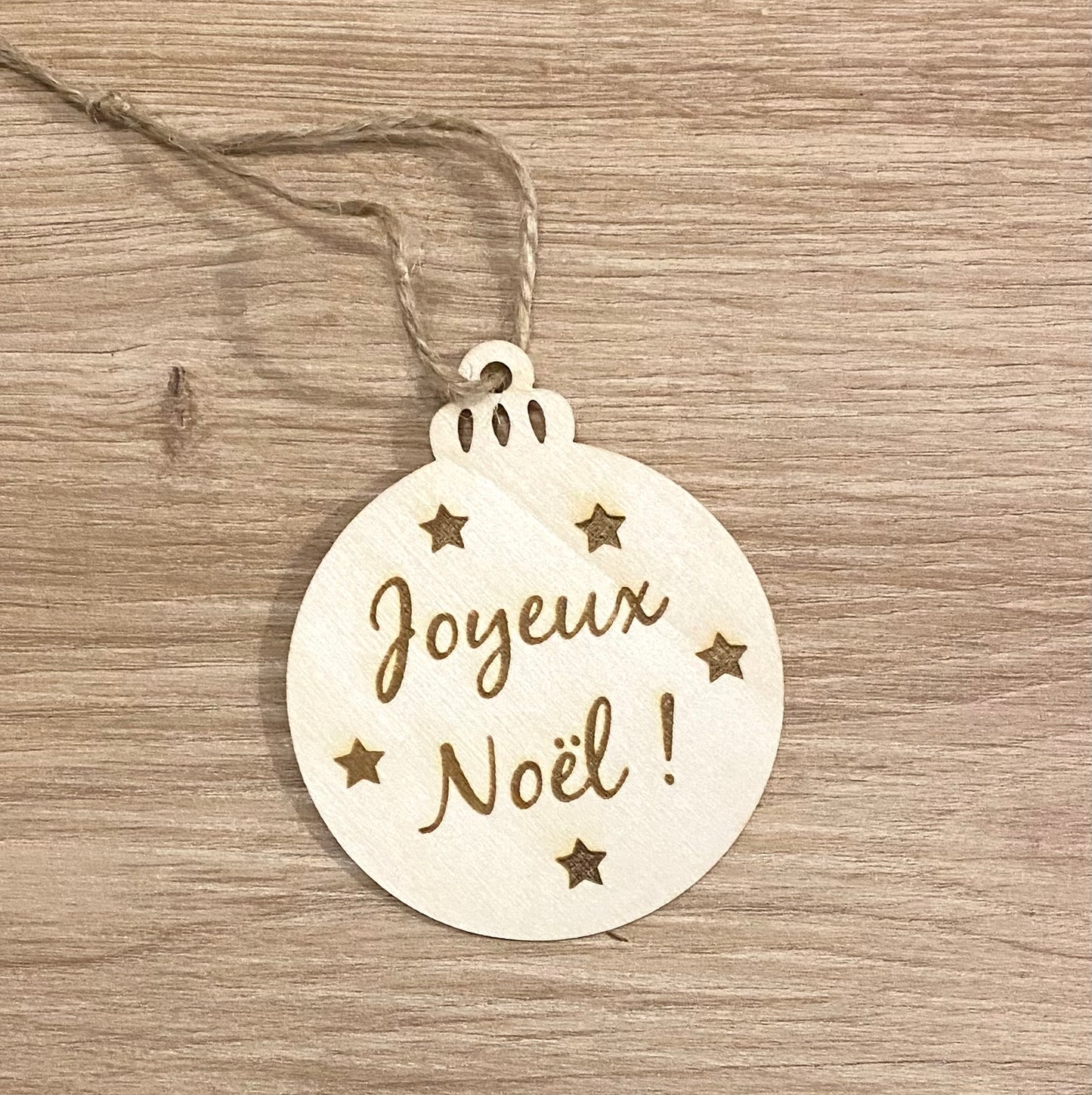 Boule de Noël en bois personnalisée