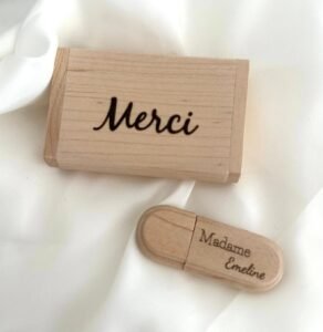 Boite + clé USB 16 GB