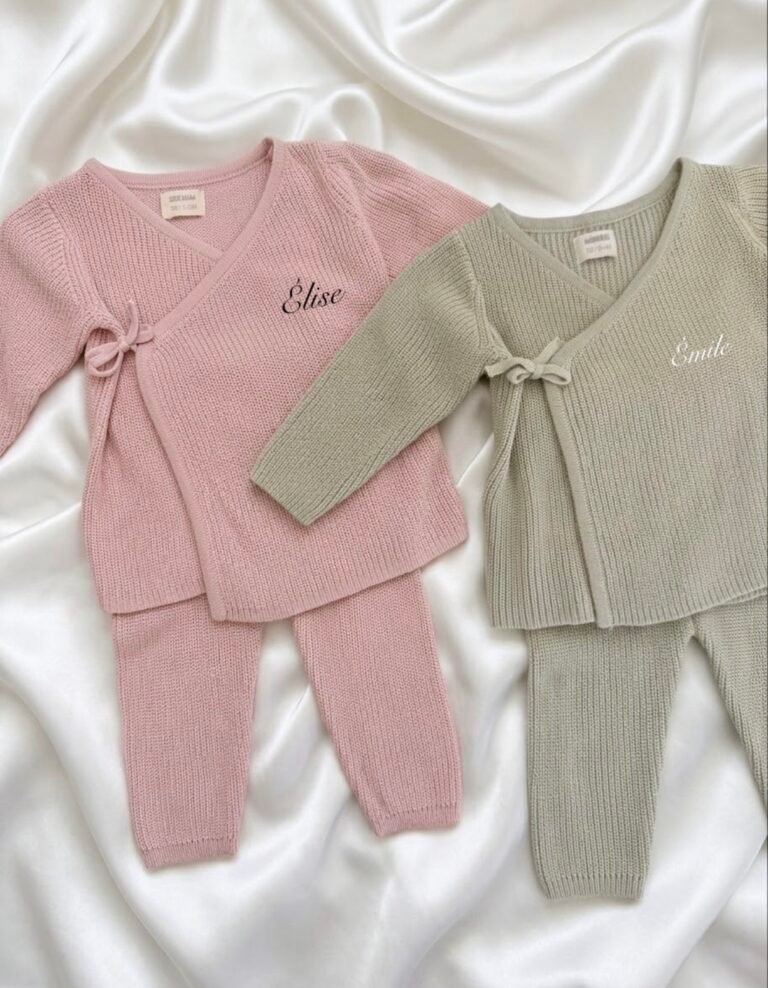 Tenue de naissance en maille